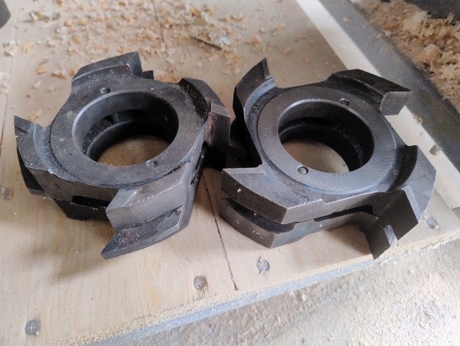 Frezy do deski podłogowej