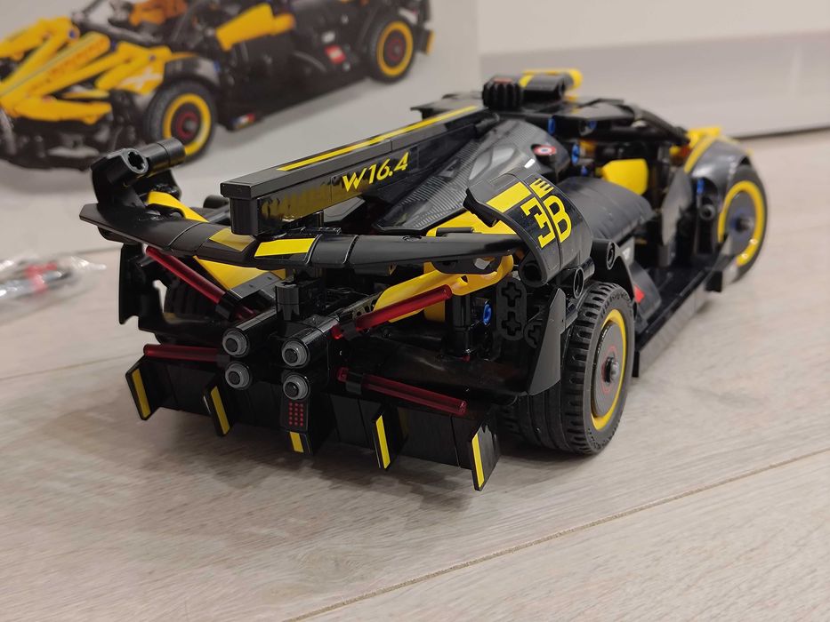 LEGO Technic 42151 Bugatti Bolide конструктор
