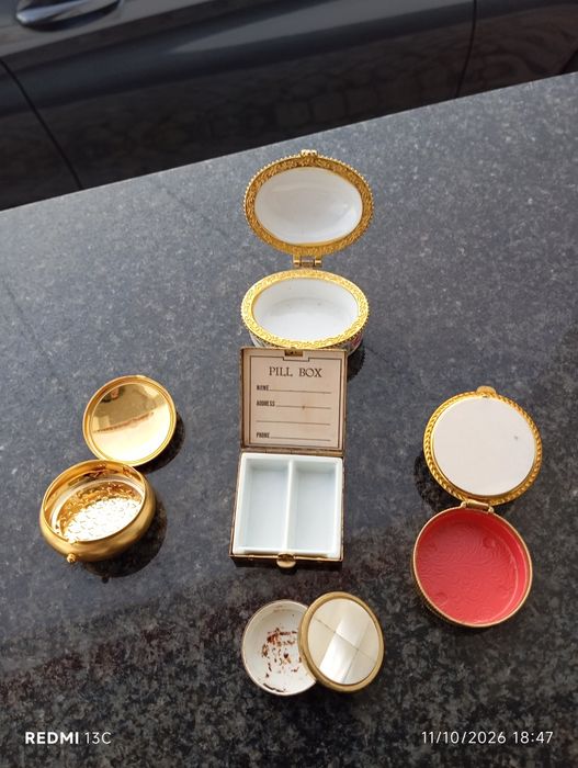 Caixinhas de creme mprimifos diferentes materiais