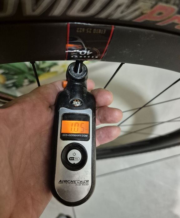 Cyfrowy manometr SKS Airchecker, cisnienie opon