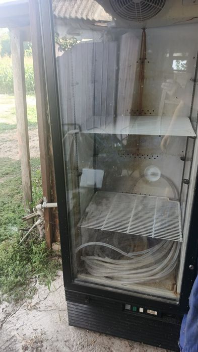 Продам холодильну вітрину