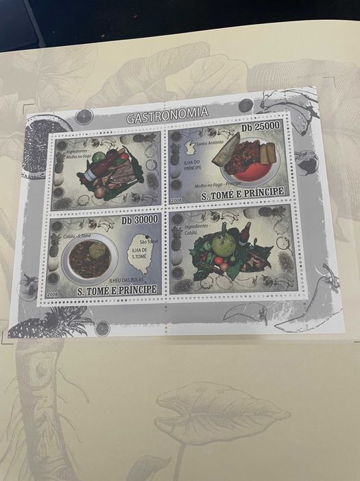 Livro CTT  "Sabores da Lusofonia...com selos"