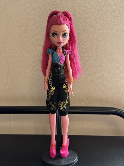 Ляльки Monster High Монстер Хай Джіджі Вайперин