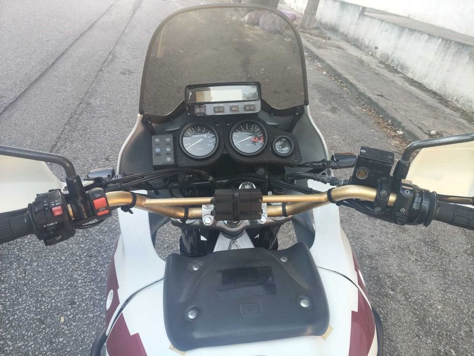 Honda Africa Twin como nova.