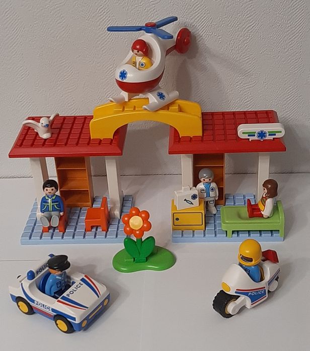 Набор Playmobil "Больница с паромедиками и полицескими" (5046)