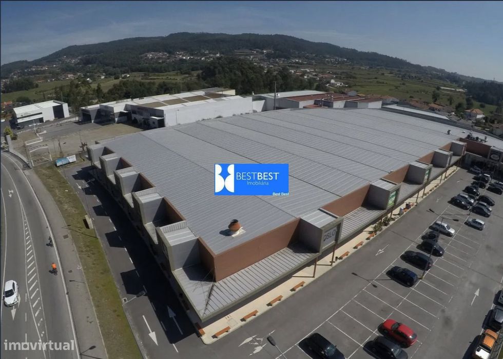 Loja Com 260 M2, Para Arrendar No Open Center, Adães – Barcelos