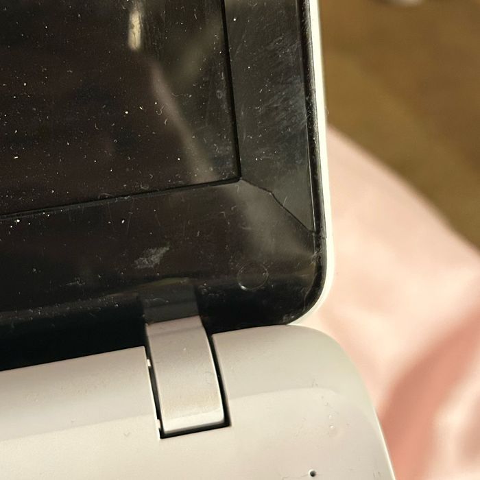 Laptop vaio bialy z naklejkami