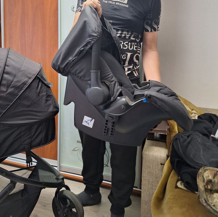 Детская коляска 3 в 1