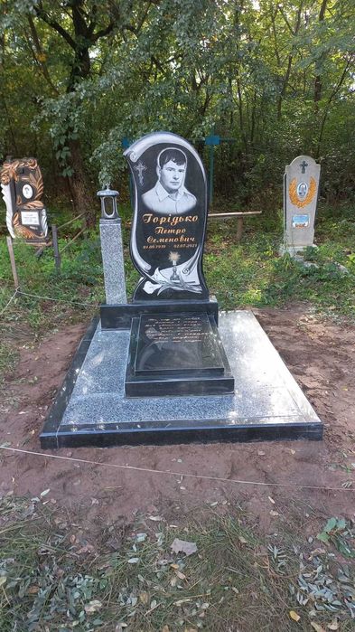 Обкладання (могил) Пам'ятників плиткою