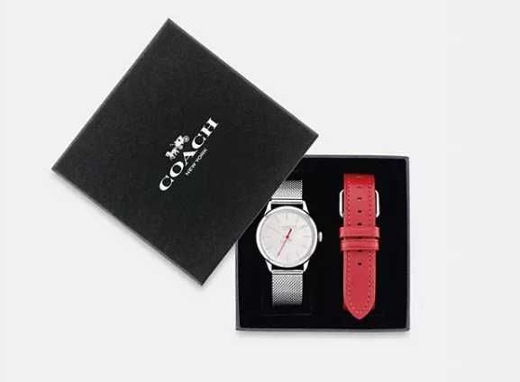 В наявності годинник Coach