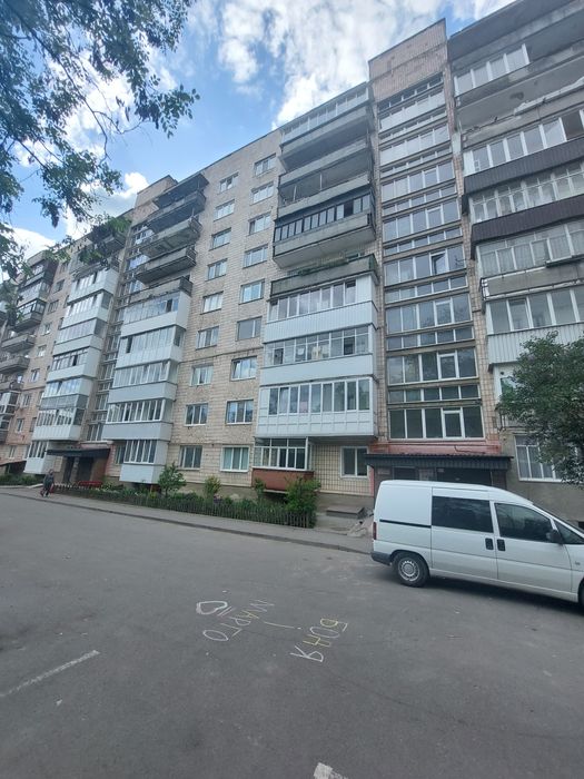 Продаж чотирьохкімнатної квартири.