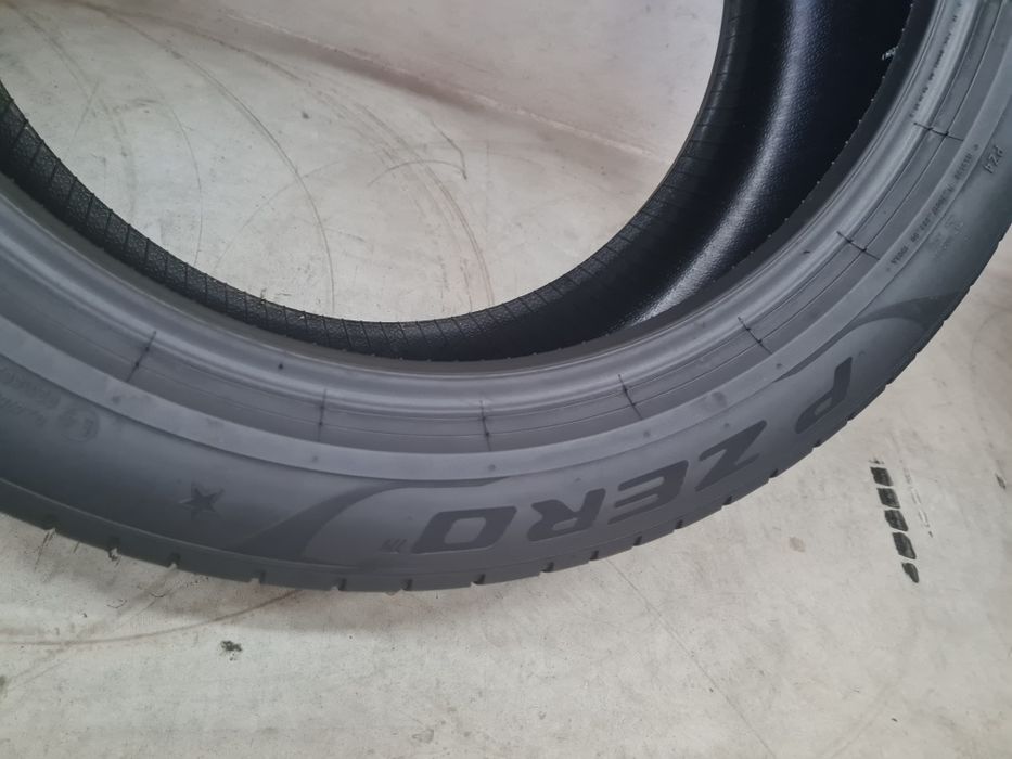 245/45R18 Pirelli P ZERO.