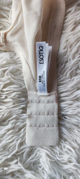 Biustonosz Esotiq 85 d stan idealny model 39994