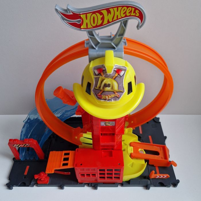 Трек Хот Вілс Пожежна Станція Hot Wheels City Super Loop Fire