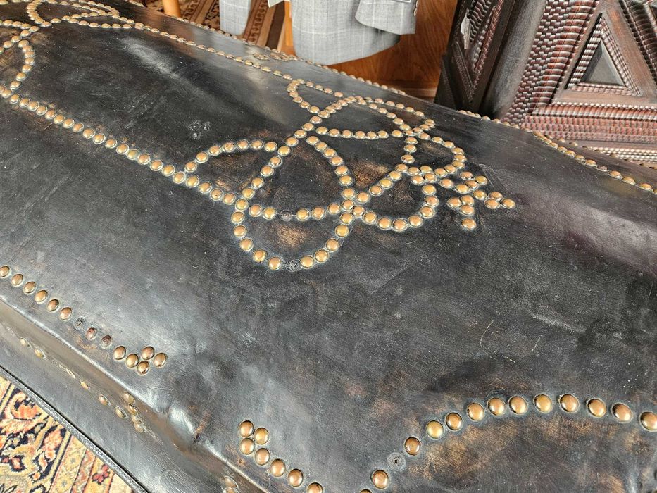 Cómoda / Baú muito antigo - Ideal para decoração - Bom estado geral