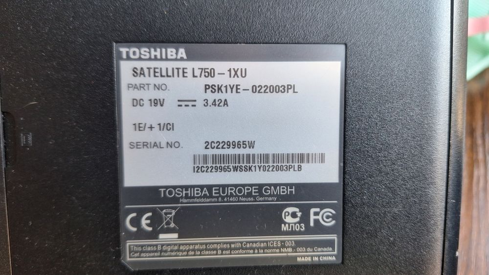 Laptop Toshiba Satellite L750-1xu i3 2x2.3GHz 600gb 6gb win7 dvd-rw