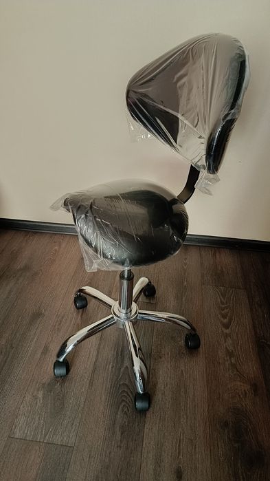 Стілець. Стілець - сідло. Нове.