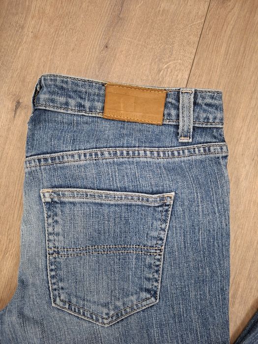Kultowe jeansy Tommy Hilfiger Bootcut Flare