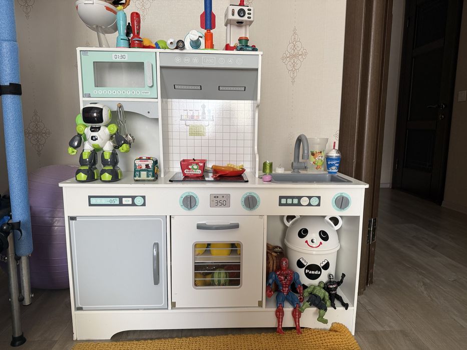 Дитяча кухня в ідеальному стані