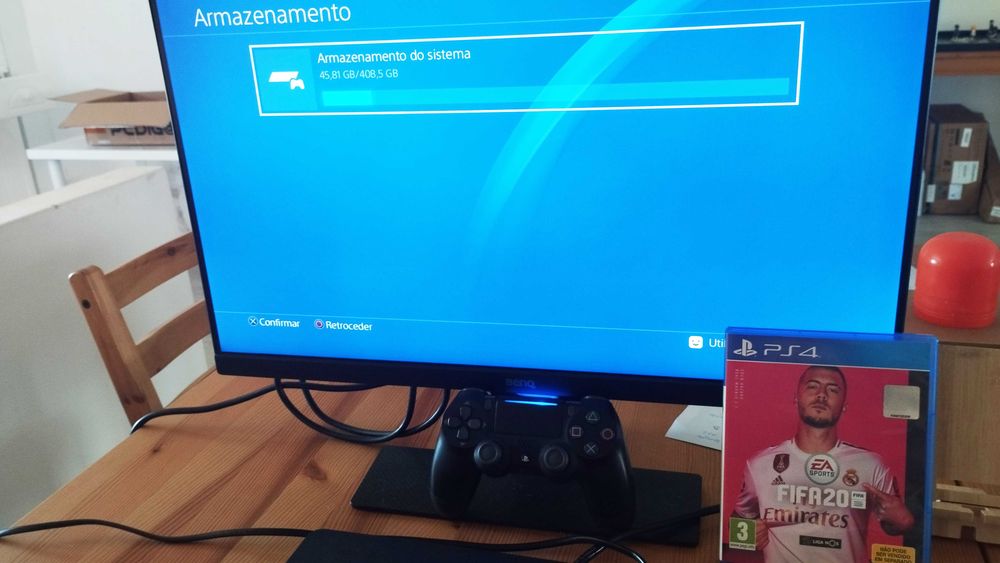 PS4 Slim 500GB + 1 Comando Original + Jogo FIFA20 + Cabo alimentação