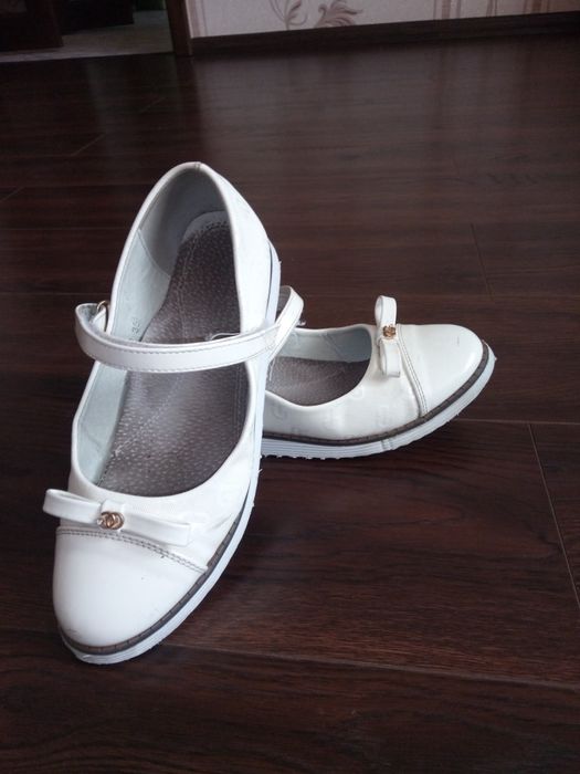 Туфли на девочку 35 р.