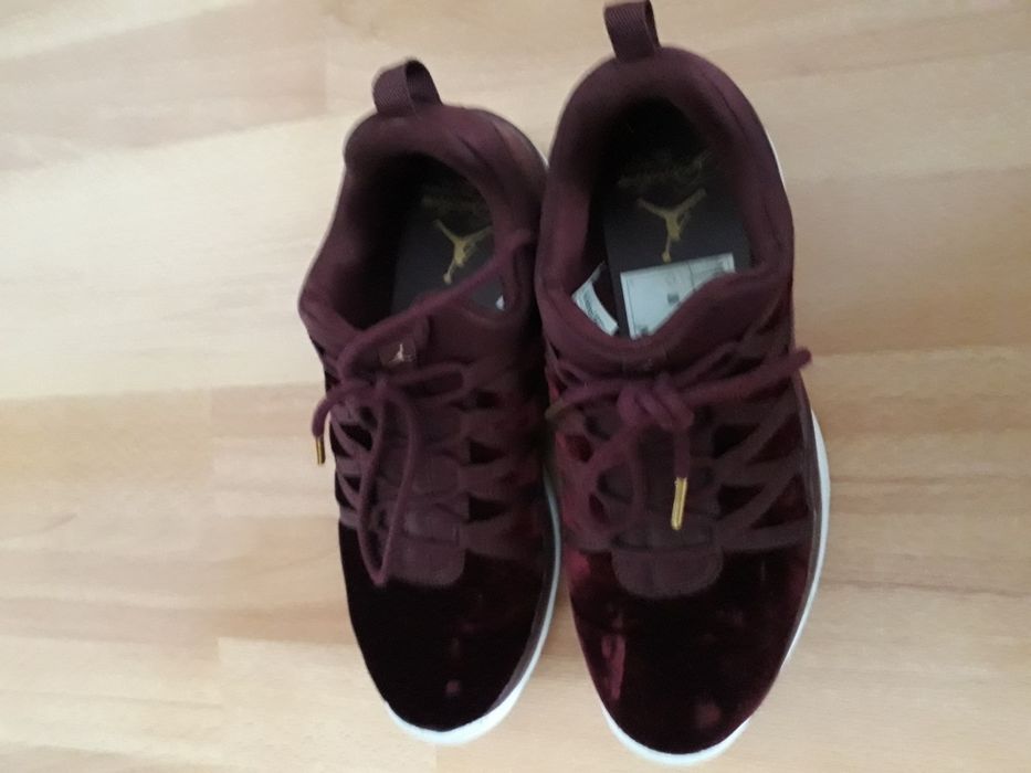 Buty Jordan aksamit piękne ,nowa kolekcja,rozmiar 39(24,5cm).