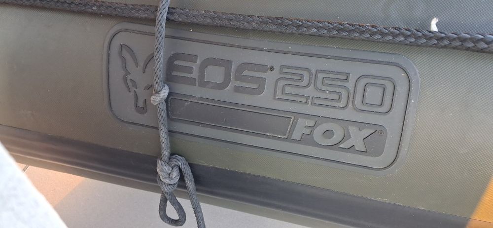 Ponton fox eos 250