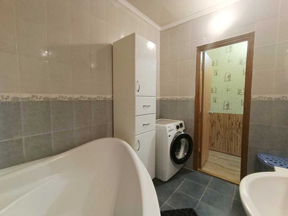 Науки просп. 54-Б, Затишна 2-х кімн. ст.м. Либідська - 10 хвилин їзди.