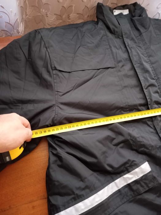 Куртка теплая непромокающая.