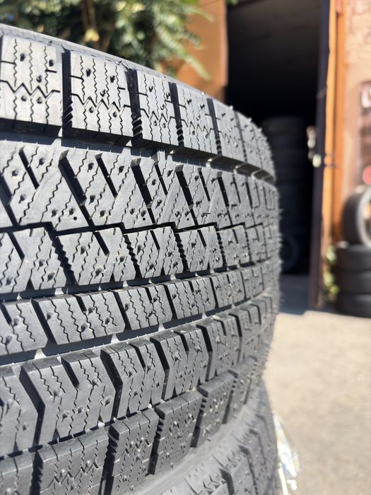 245/45 R19 Bridgestone Blizzak Ice. Шины зимние новые!
