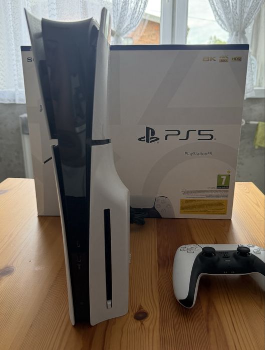 PlayStation 5 Slim 1 TB z napędem Blu-ray – Jak nowa, komplet!