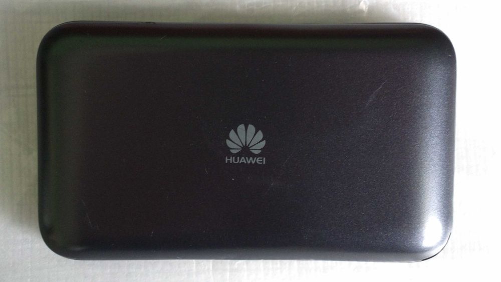 Router mobilny Huawei E5785 ze spuchniętą baterią