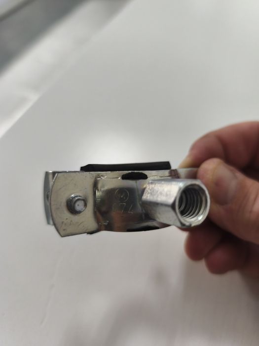 Abraçadeiras para  canos com borracha marca SIKLA 21-27mm para tubos 
Ver detalhes