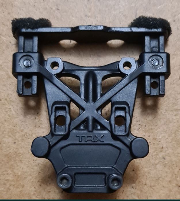 2 wieże tylne Traxxas E-revo 4x4 1/16.