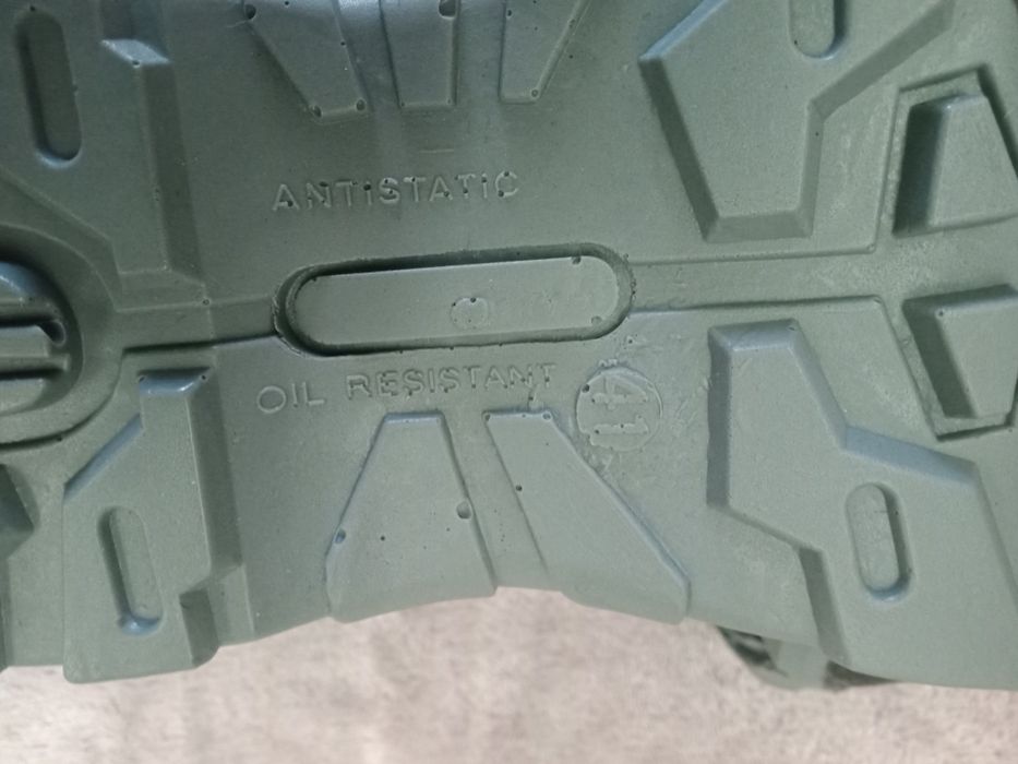 Чоботи робочі+черевики.