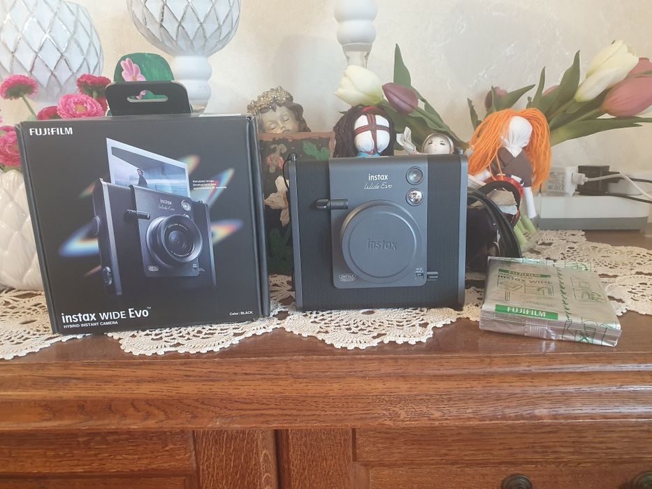 Камера моментального друку Fujifilm Instax Wide EVO Black