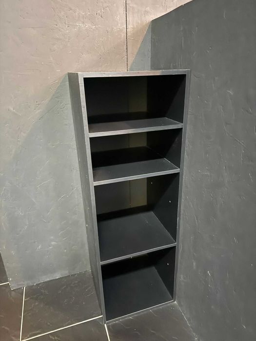 Estante pequena com divisórias