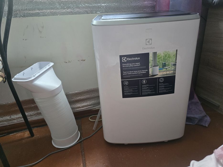 Electrolux ChillFlex Pro EXP26U338CW + оригінальний комплект на вікно
