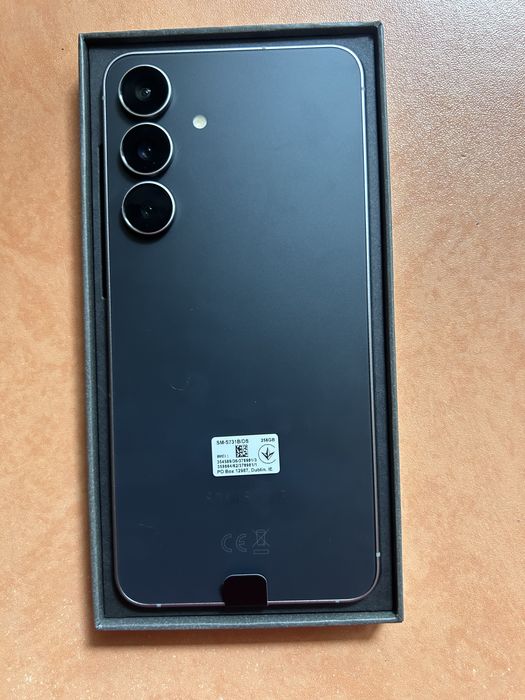 Продам Samsung Galaxy S25 FE 256 ГБ.