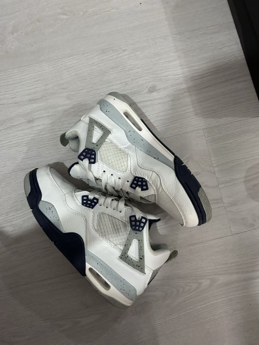 Jordan 4.
