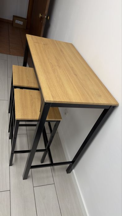 Conjunto de mesa bar e 2 bancos