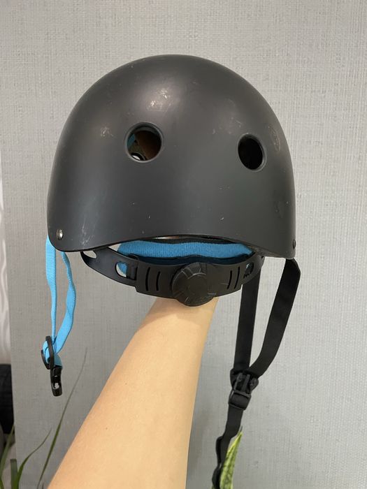 Захисний шолом reaction