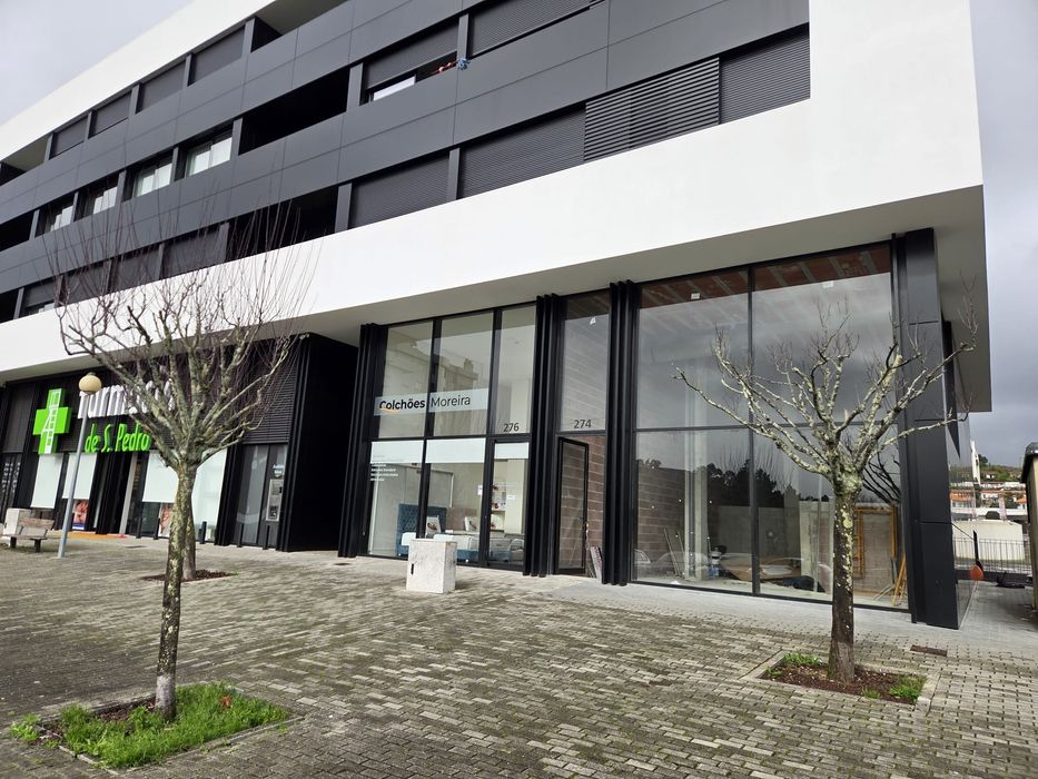 Arrenda-se Loja Nova no Centro de S.Pedro