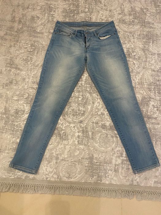 Jeansy Levi's Demi Curve – Rozmiar 28
