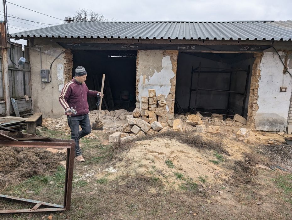 Алмазная резка дверных оконных проемов.   Демонтаж демонтажные работы.