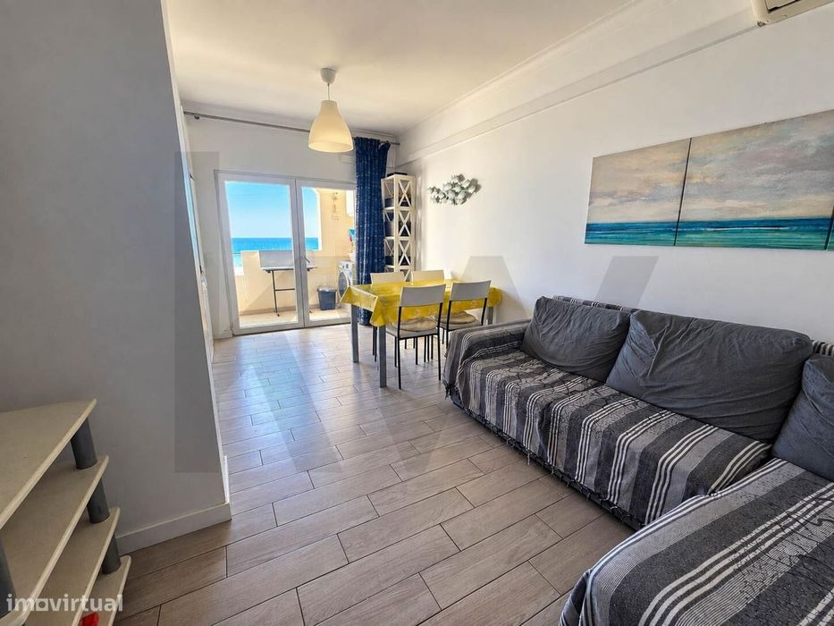 Apartamento T1+1 com vista para o mar, a 3 minutos a pé da Praia da Ro
