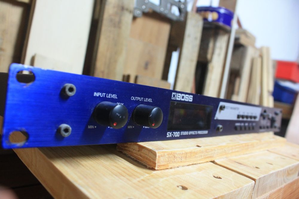 Processadores de som e efeitos behringer e boss