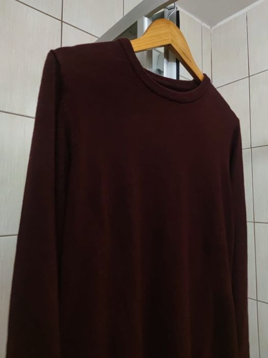 Męski cienki M sweter marki Primark w głębokim kolorze bordowym charak