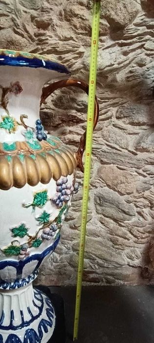 Jarro decorativo antigo em faiança – peça rara e de grande escala