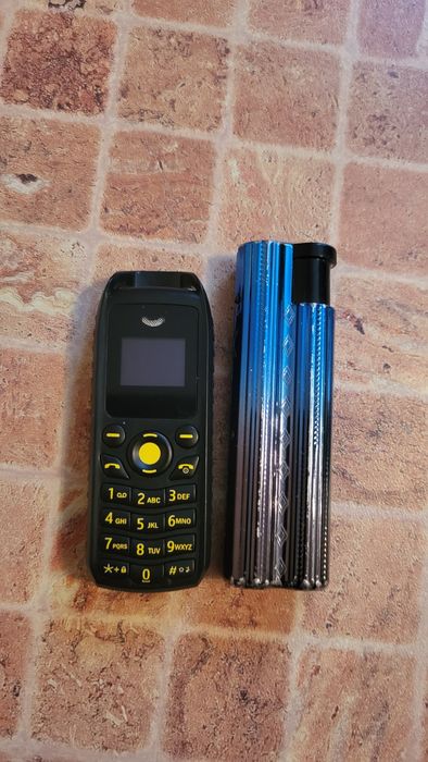 Мини мобильный телефон